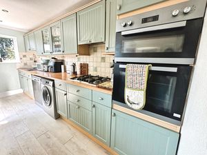 Pyfleet Close - click for photo gallery